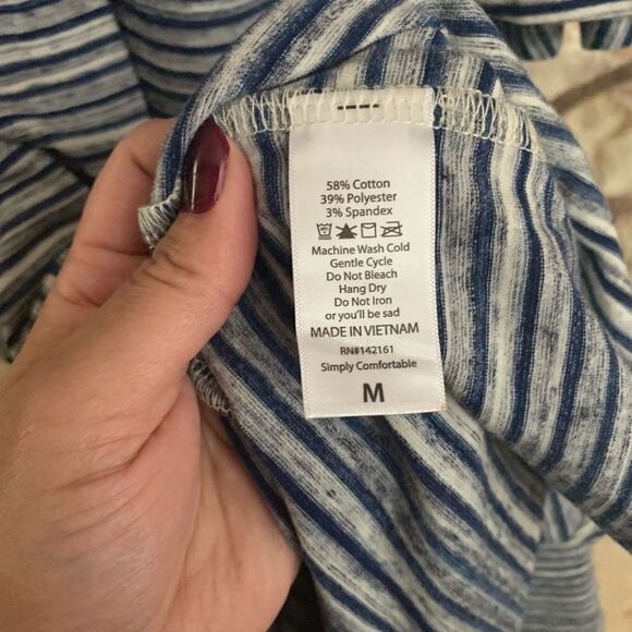 Lularoe Maureen size M - Picture 8 of 9